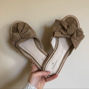 Caslon- Bow Sandal